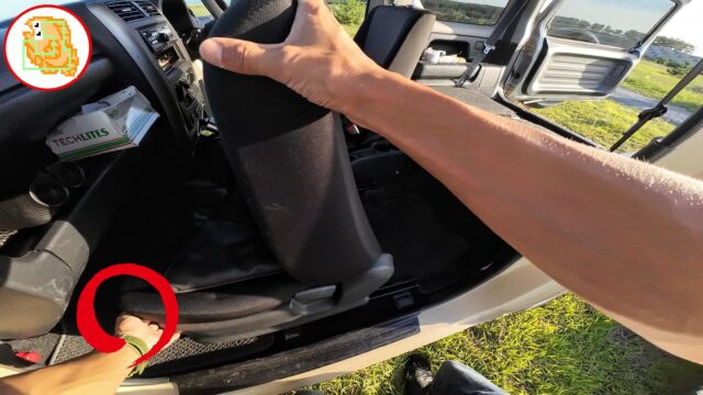 ジムニー jb23 助手席のスライド方法